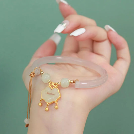 Vintage Hetian-Style Jade Water-Drop Charm Bracelet