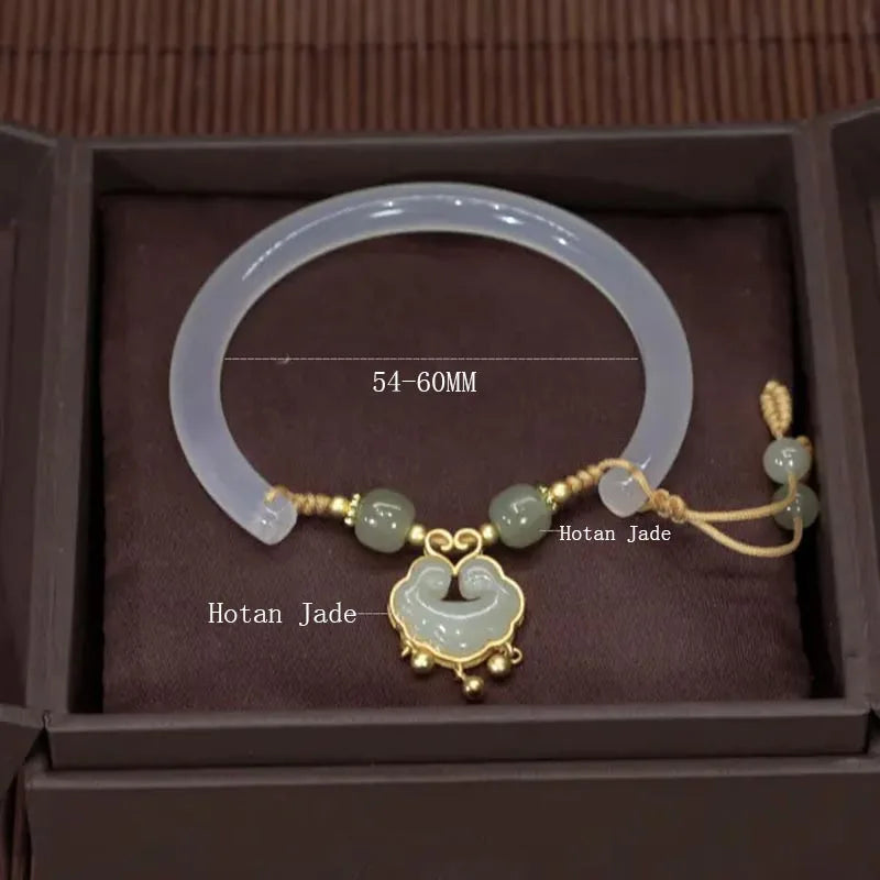 Vintage Hetian-Style Jade Water-Drop Charm Bracelet