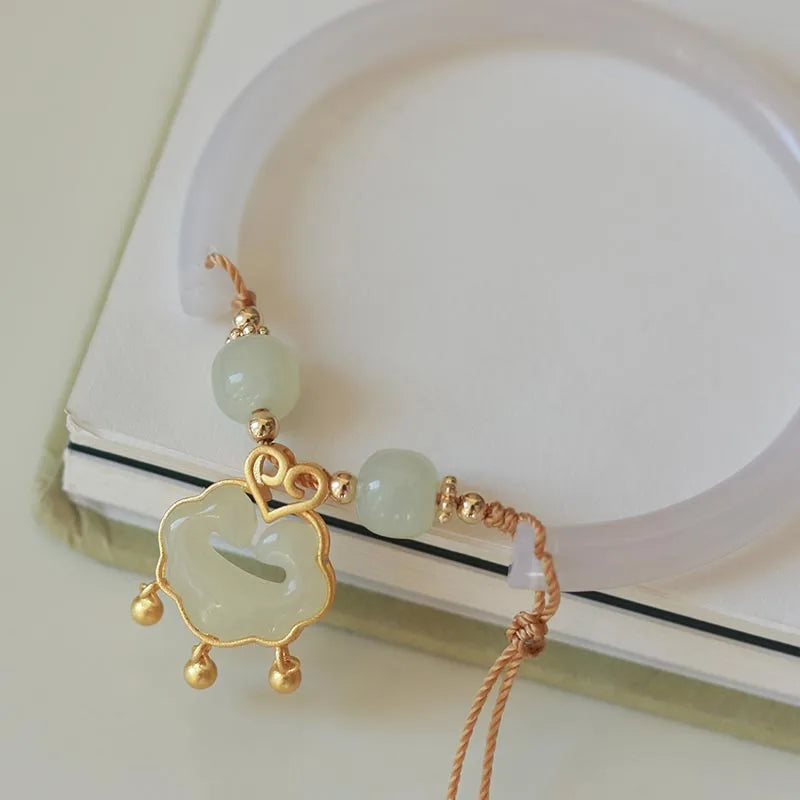 Vintage Hetian-Style Jade Water-Drop Charm Bracelet