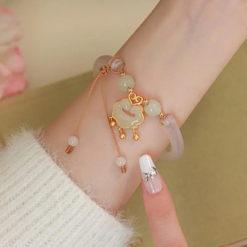 Vintage Hetian-Style Jade Water-Drop Charm Bracelet