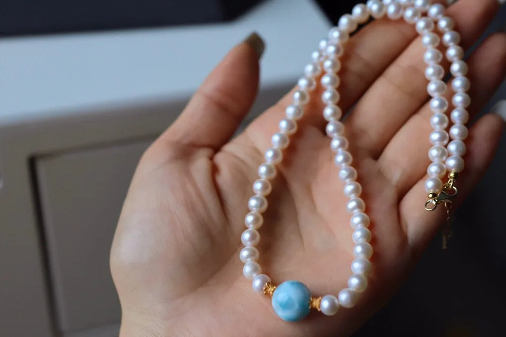 Elegant Freshwater Pearl & Sea-Pattern Stone Choker Necklace